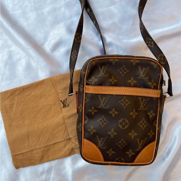 Louis Vuitton Danube Monogram Bag - Picture 12 of 13